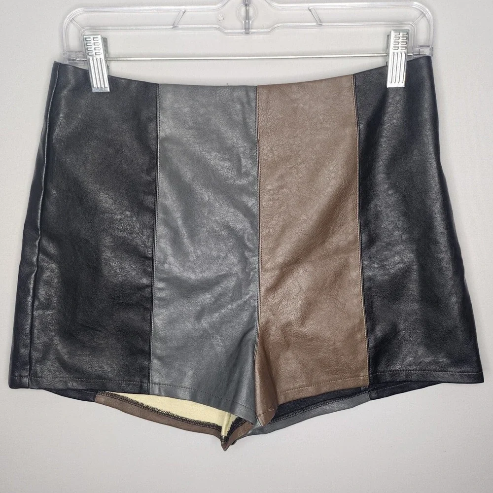 Le‎ Lis Womans Color Blocked Faux Leather Shorts Med
